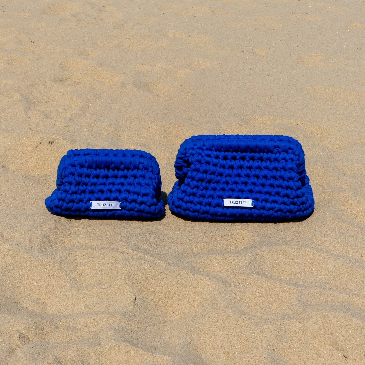 CLUTCH ELECTRIC BLUE