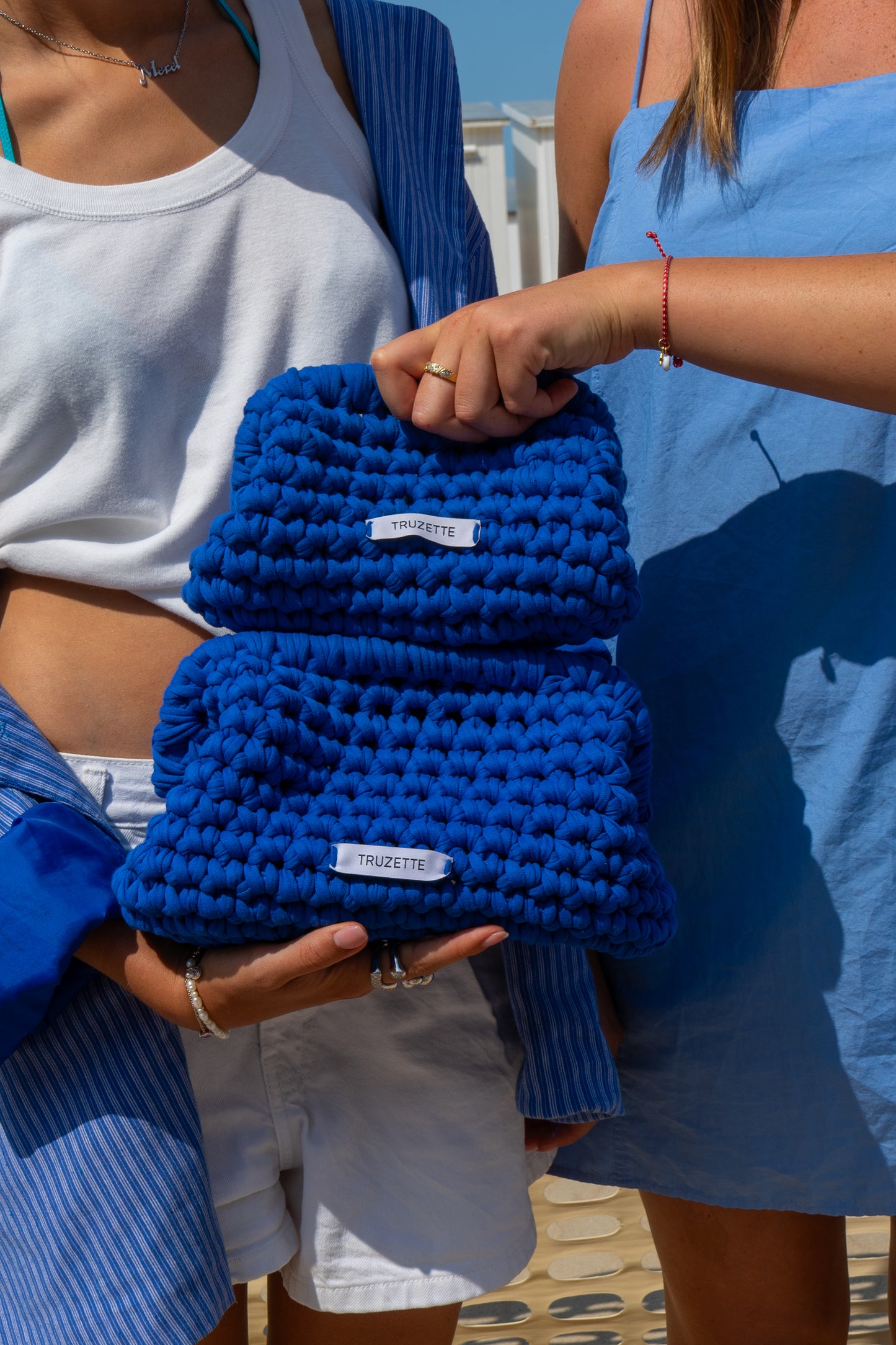 CLUTCH ELECTRIC BLUE