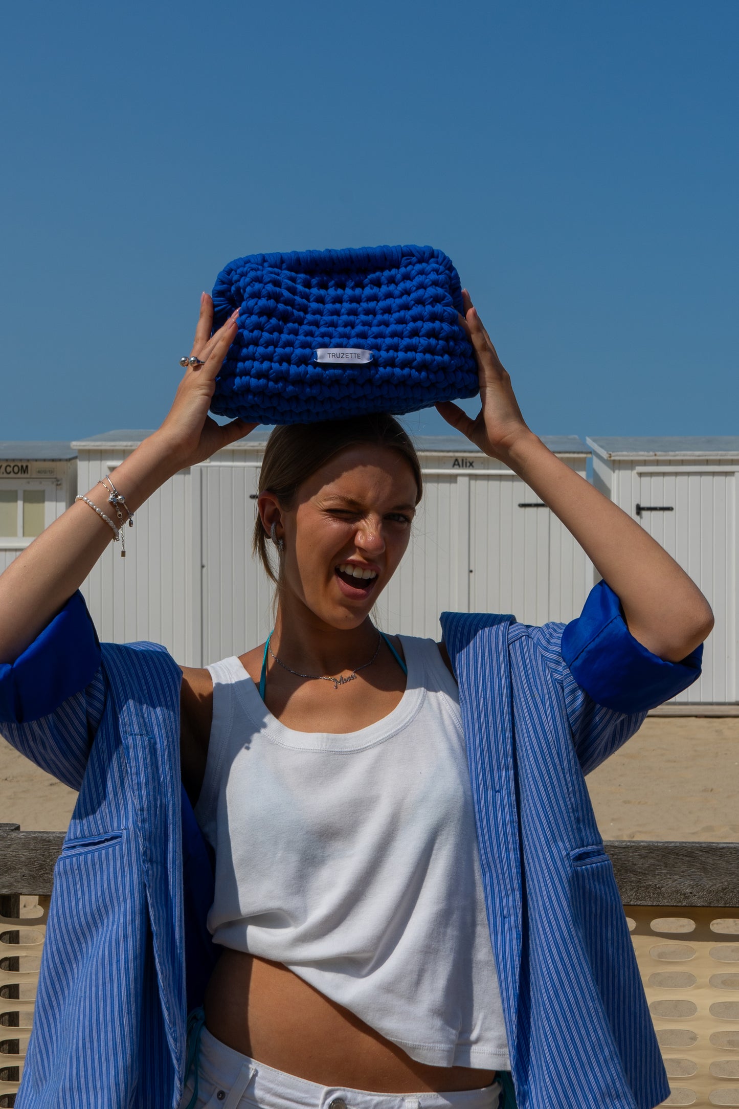 CLUTCH ELECTRIC BLUE