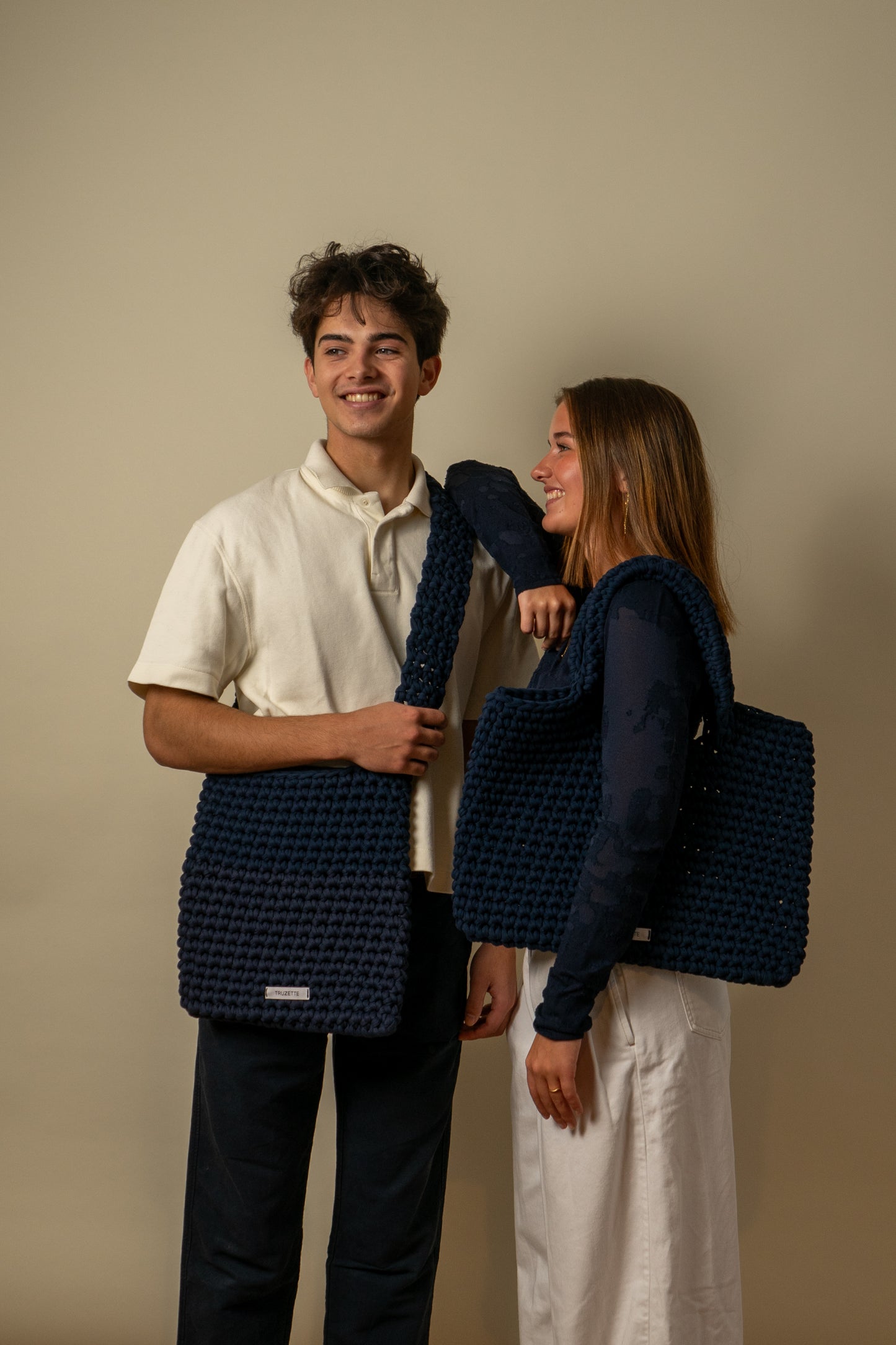 CROSSBODY DONKERBLAUW